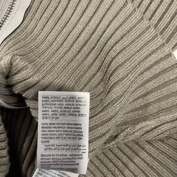 Edikted Cropped Sweater - Size XS/S - NEW With Tags. - Picture 9 of 13